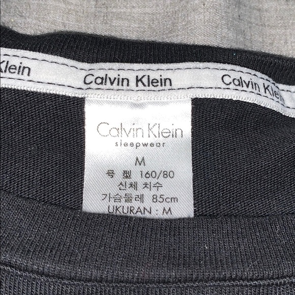 ⭐️Calvin Klein t-shirt⭐️ - Picture 2 of 2